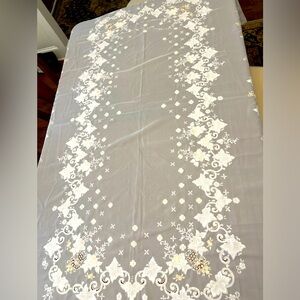 🎄SOLD🎄White semi-sheer embroidered tablecloth 100L x 64W